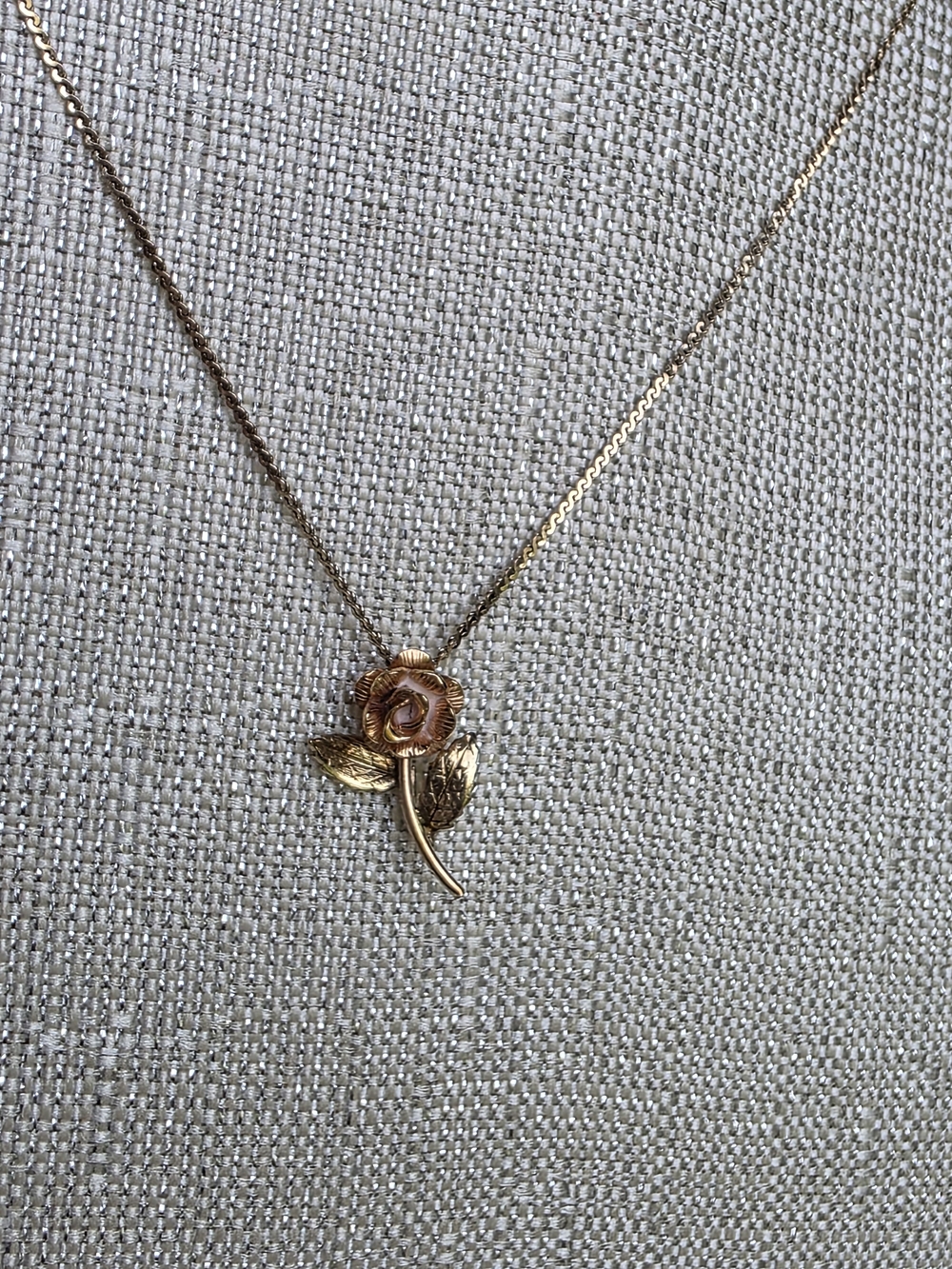 Romantic Vintage 14K Gold Two-Tone Sculpted Rose Necklace Heavy Gold Overlay C - Picture 4 of 10